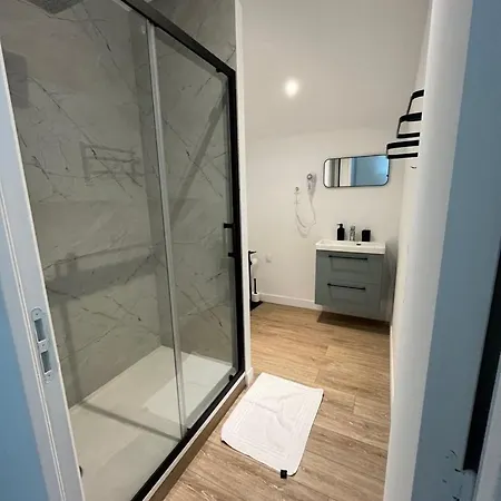 Montréal, Maison Pétillante Et Accueillante *