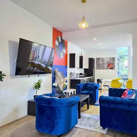 Montreal, Maison Petillante Et Accueillante Villa Reims