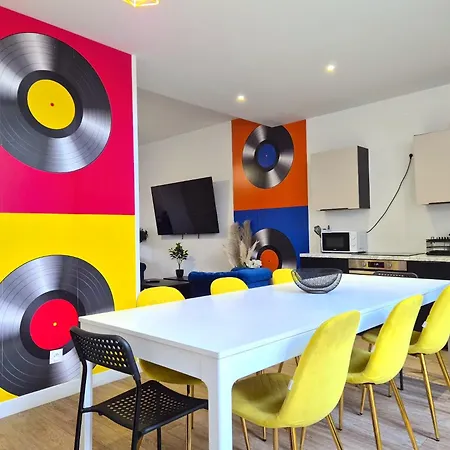 Montreal, Maison Petillante Et Accueillante Villa Reims