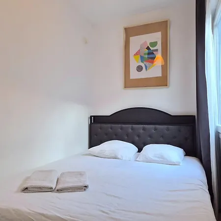 Montreal, Maison Petillante Et Accueillante